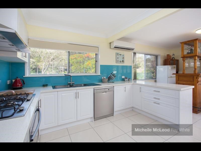 10 Praeger Street, Chapel Hill QLD 4069