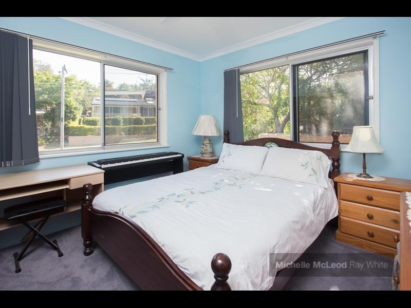 10 Praeger Street, Chapel Hill QLD 4069