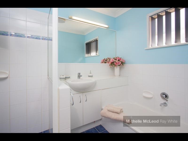 10 Praeger Street, Chapel Hill QLD 4069