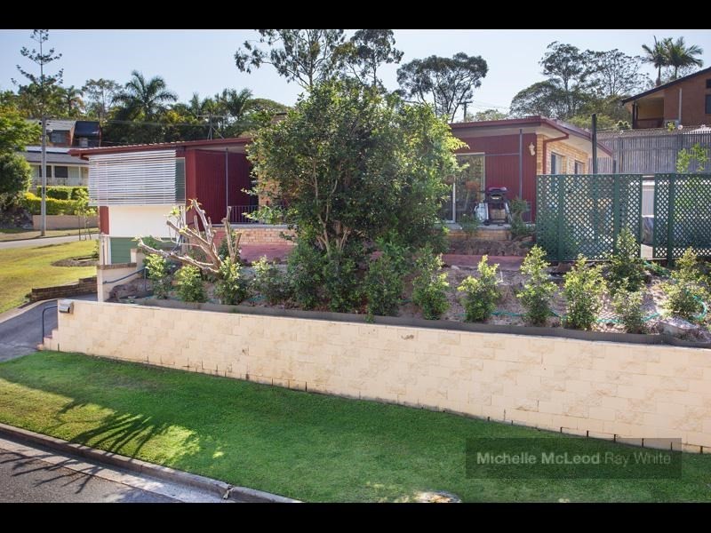10 Praeger Street, Chapel Hill QLD 4069