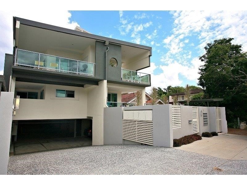 2/51 Lambert Road, Indooroopilly QLD 4068