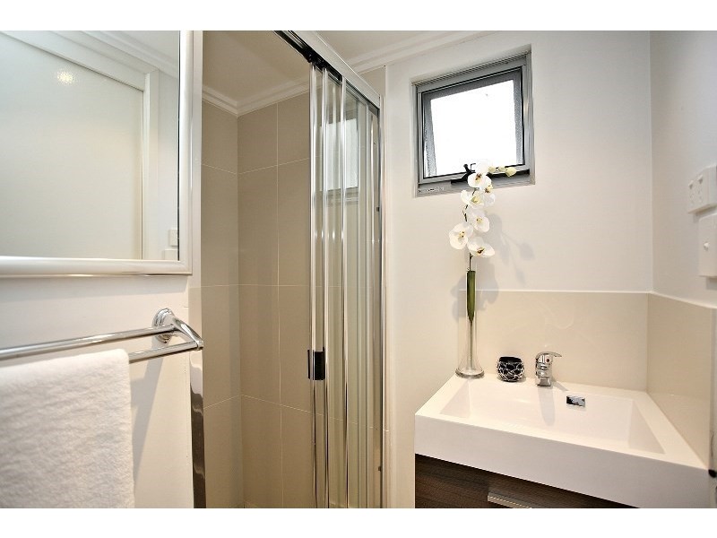 2/51 Lambert Road, Indooroopilly QLD 4068
