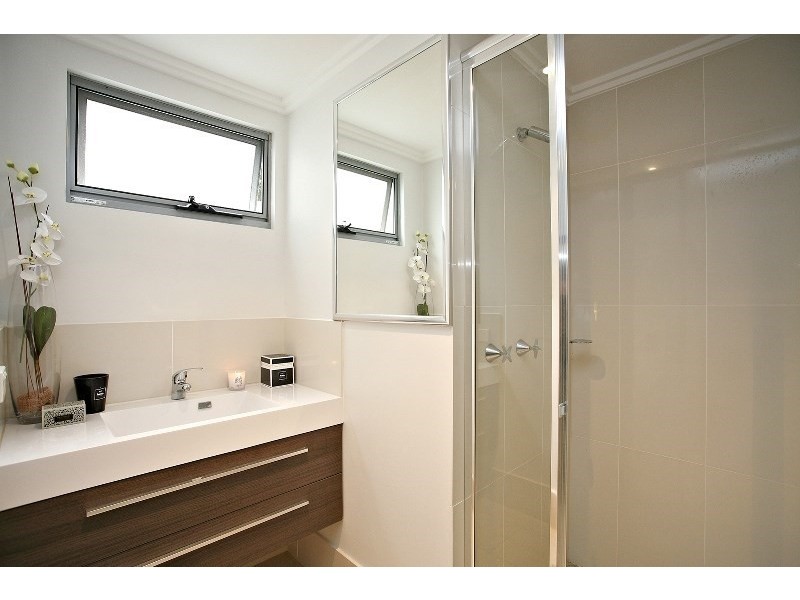 2/51 Lambert Road, Indooroopilly QLD 4068