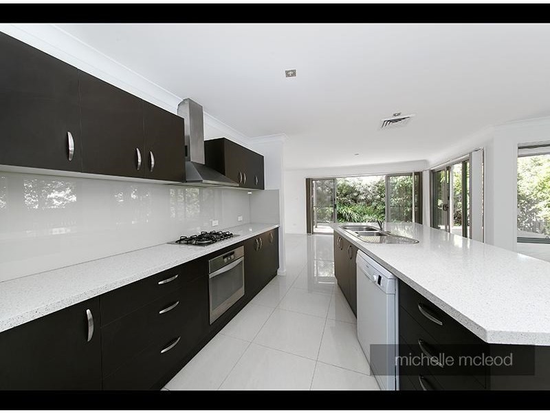 5 Lomandra Place, Chapel Hill QLD 4069