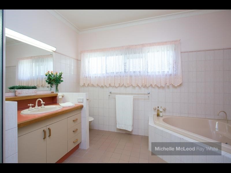 12 Rebecca Street, Chapel Hill QLD 4069