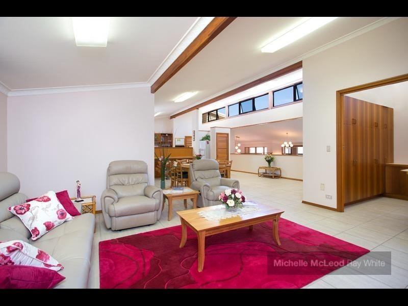 12 Rebecca Street, Chapel Hill QLD 4069