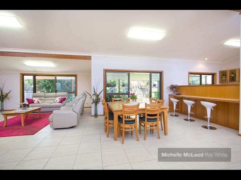 12 Rebecca Street, Chapel Hill QLD 4069