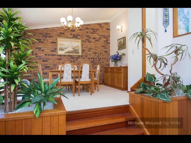 12 Rebecca Street, Chapel Hill QLD 4069