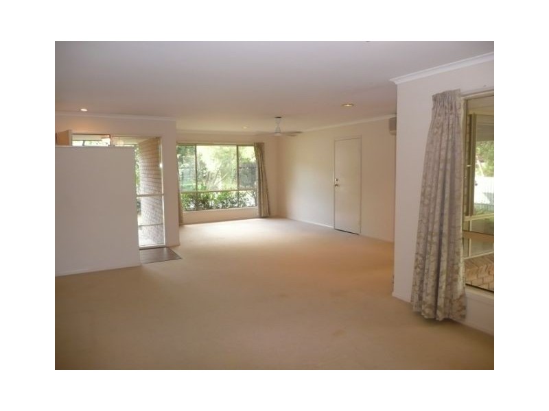 52 Tillbrook Street, Chapel Hill QLD 4069