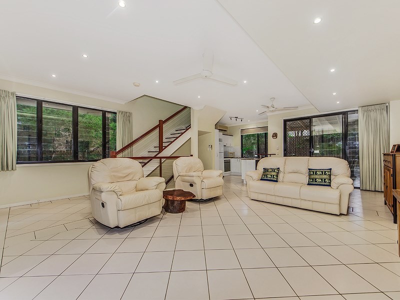 22 Woodstock Avenue, Taringa QLD 4068