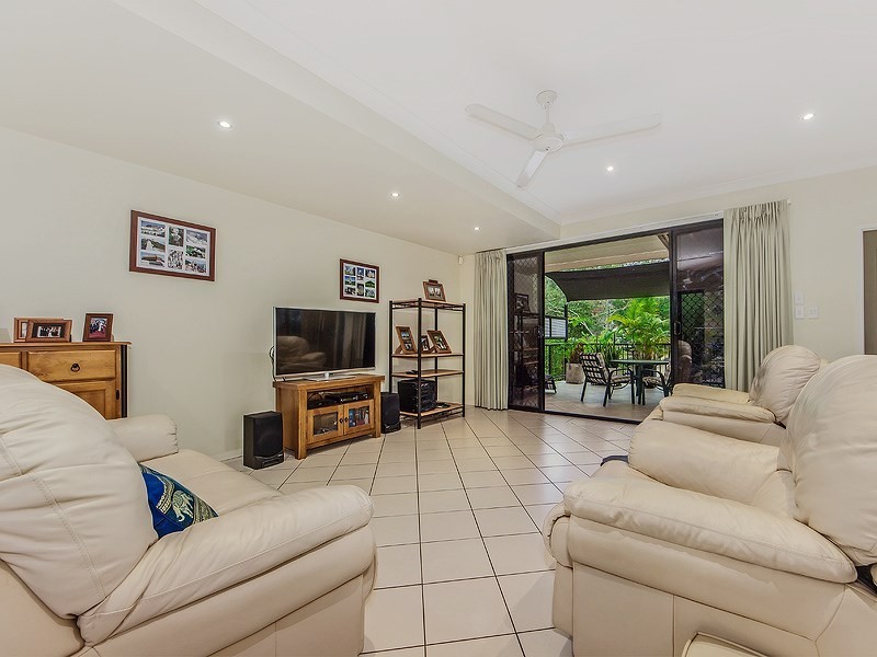 22 Woodstock Avenue, Taringa QLD 4068