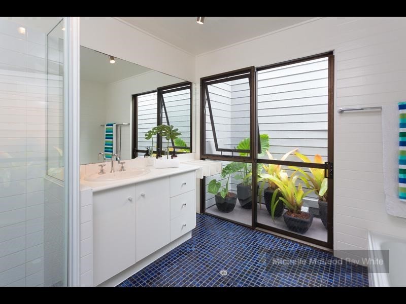 25 Merrilyn Street, Chapel Hill QLD 4069