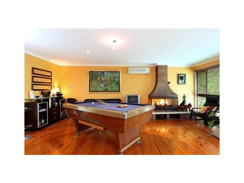 11 Wyndarra Street, Kenmore QLD 4069