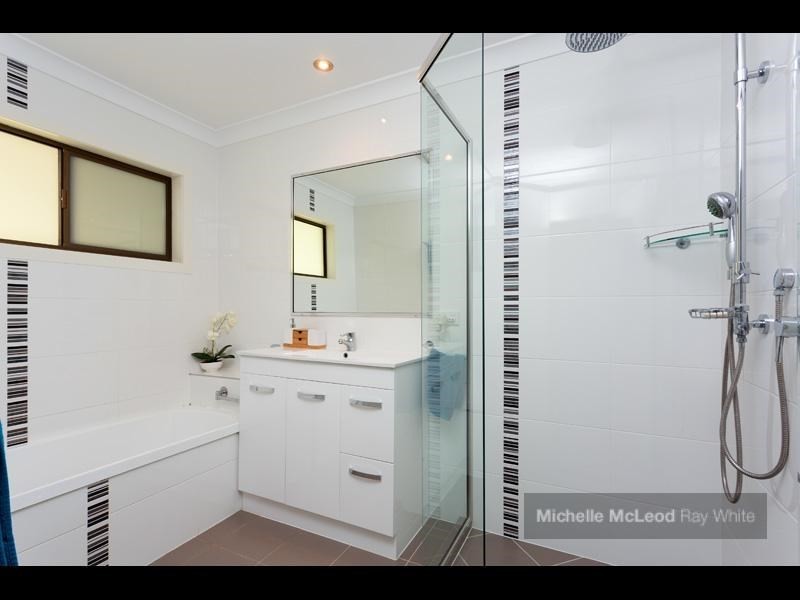 5 Minno Street, Chapel Hill QLD 4069