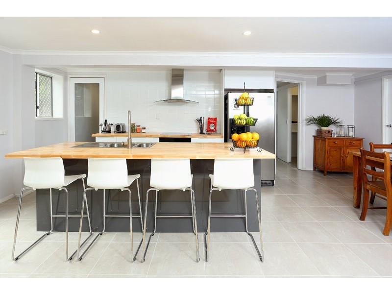 48 Cassandra Street, Chapel Hill QLD 4069