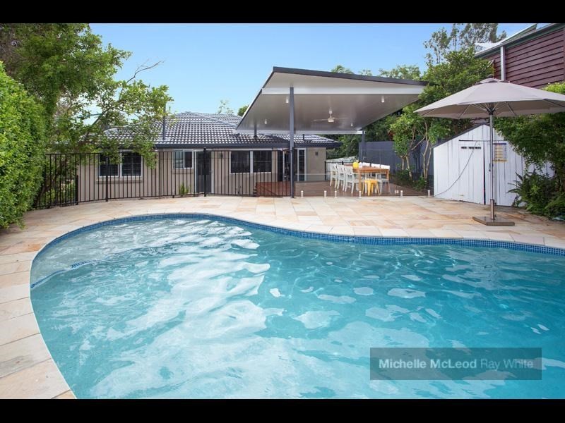 11 Steptoe Street, Chapel Hill QLD 4069