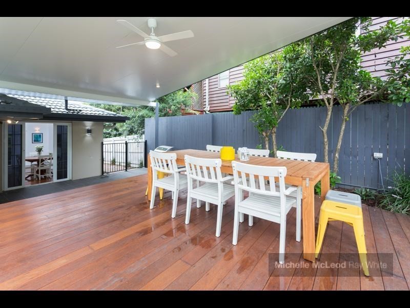 11 Steptoe Street, Chapel Hill QLD 4069