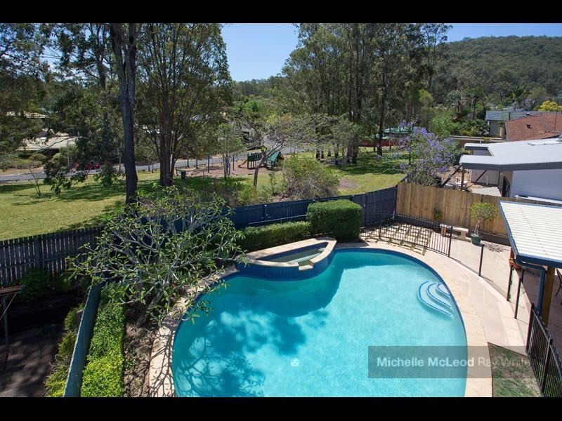 51 Matingara Street, Chapel Hill QLD 4069