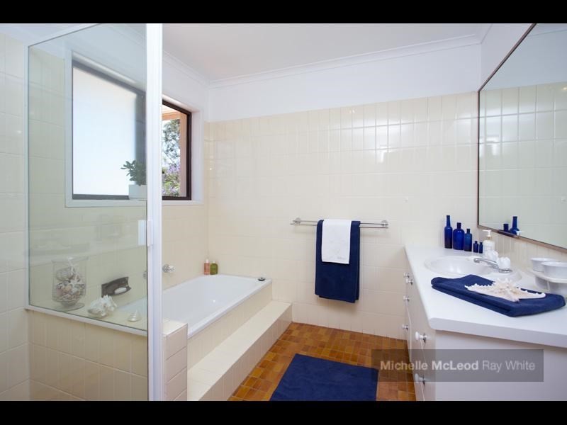 51 Matingara Street, Chapel Hill QLD 4069