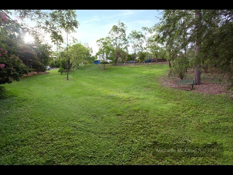37 Goolman Street, Chapel Hill QLD 4069