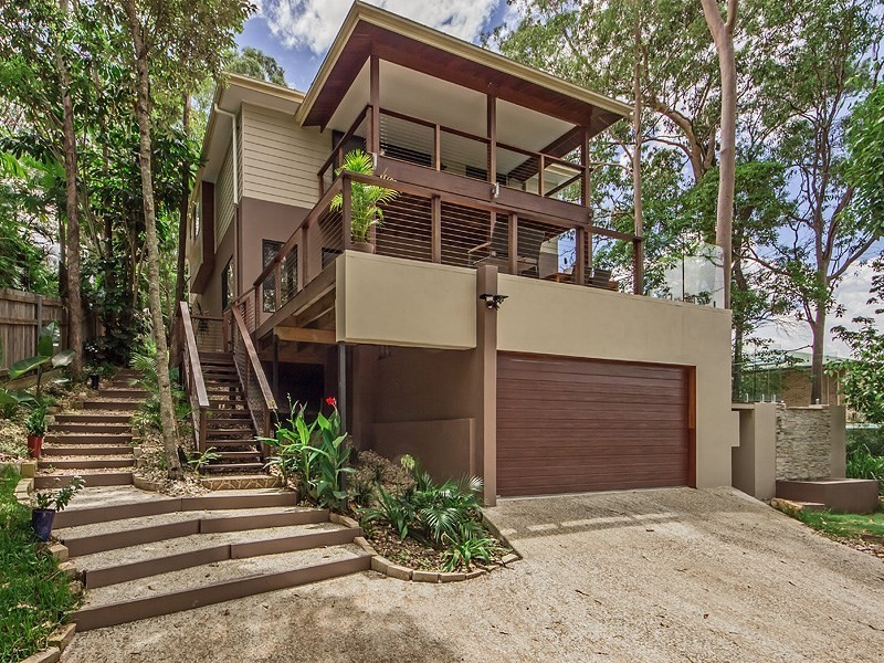 33 Tamarix Street, Chapel Hill QLD 4069