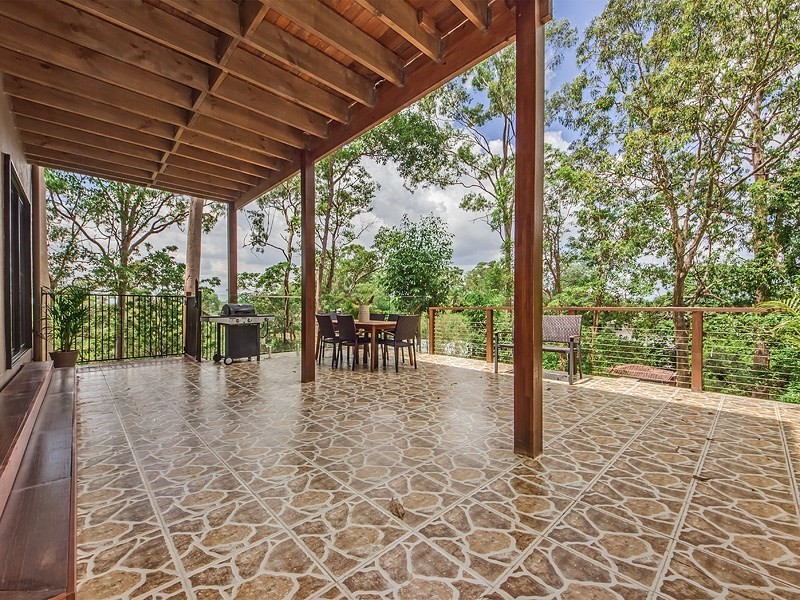 33 Tamarix Street, Chapel Hill QLD 4069