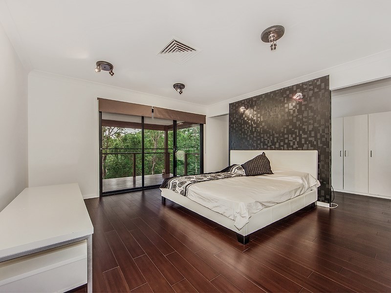 33 Tamarix Street, Chapel Hill QLD 4069