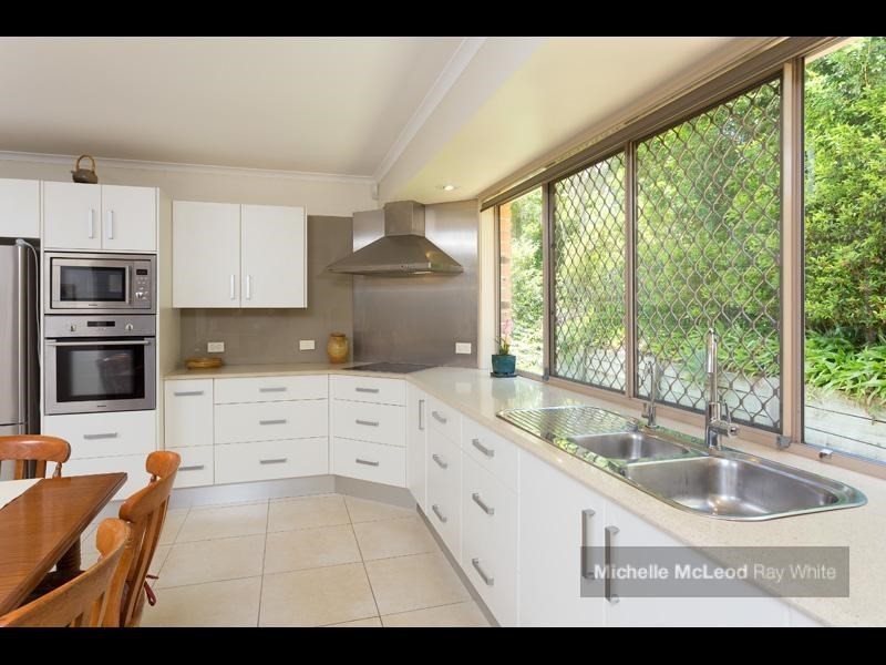 16 Arabilia Close, Chapel Hill QLD 4069