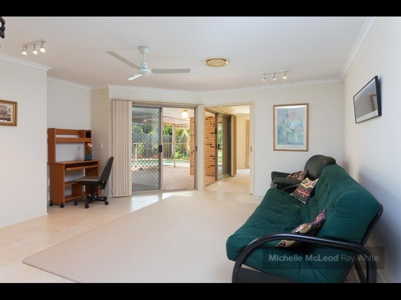 16 Arabilia Close, Chapel Hill QLD 4069