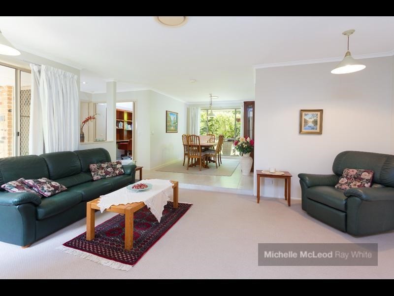 16 Arabilia Close, Chapel Hill QLD 4069