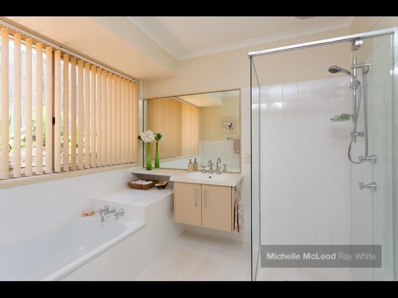 16 Arabilia Close, Chapel Hill QLD 4069