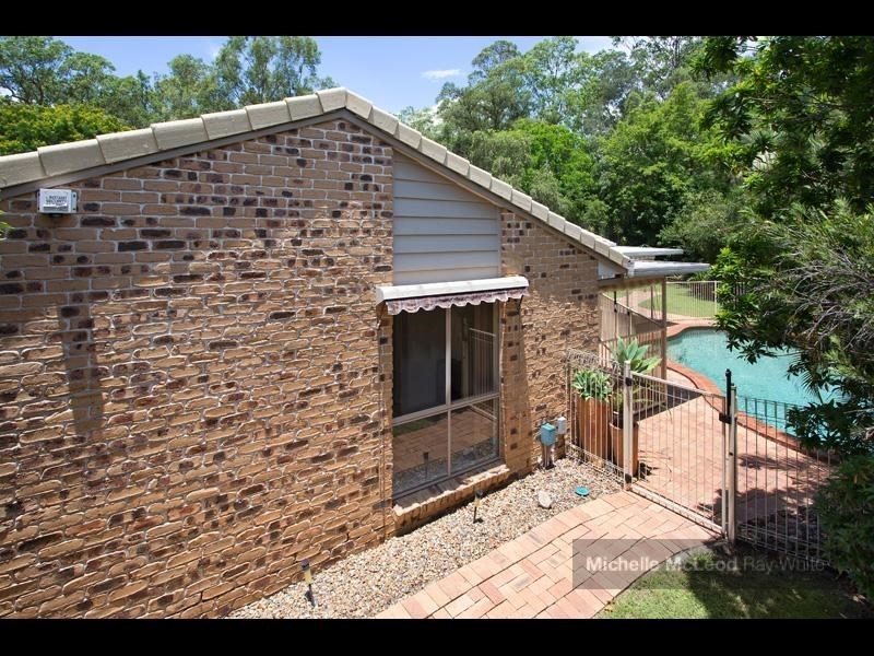 16 Arabilia Close, Chapel Hill QLD 4069