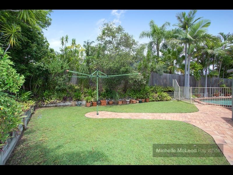 16 Arabilia Close, Chapel Hill QLD 4069