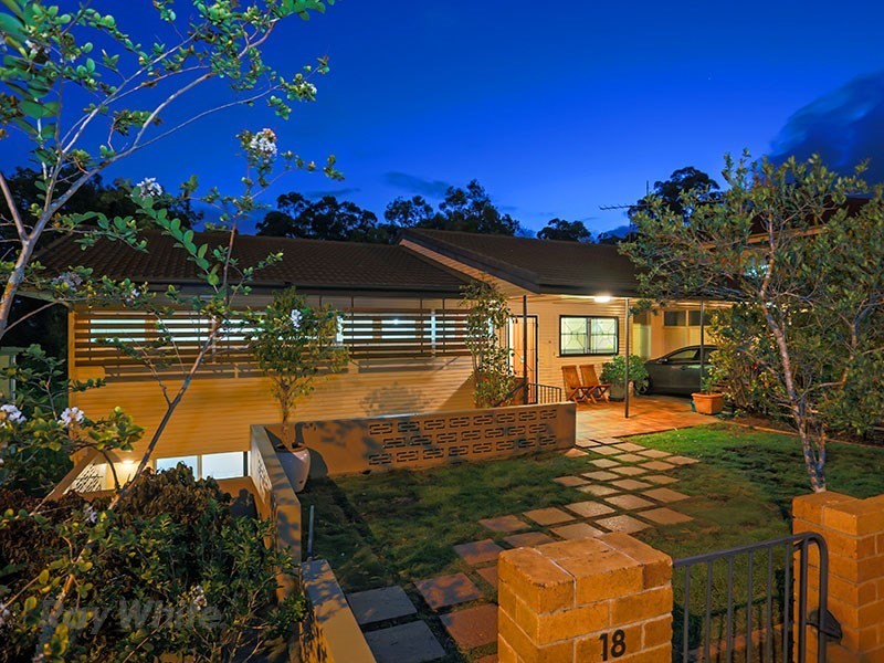 18 Crag Road, Taringa QLD 4068