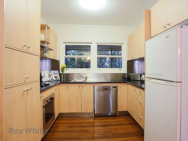 18 Crag Road, Taringa QLD 4068