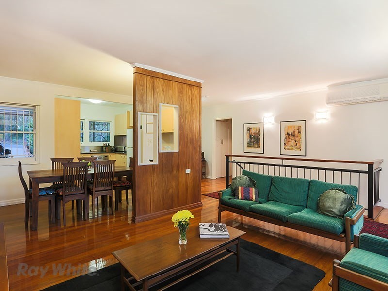 18 Crag Road, Taringa QLD 4068