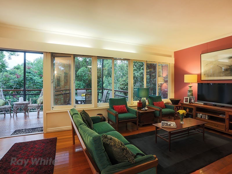 18 Crag Road, Taringa QLD 4068