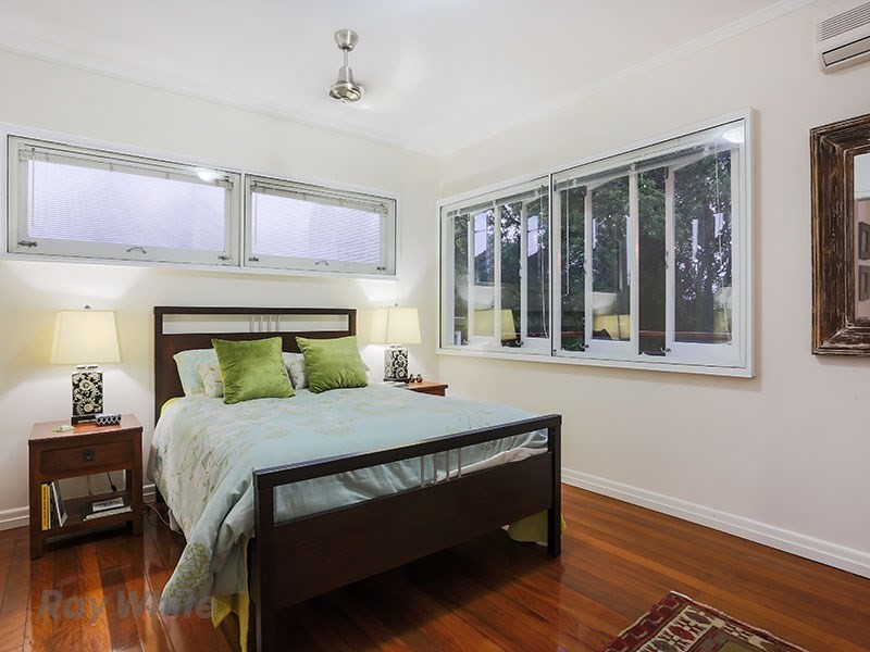 18 Crag Road, Taringa QLD 4068