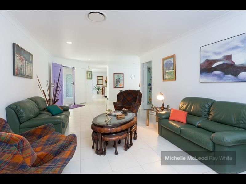 6 Kagoola Close, Chapel Hill QLD 4069