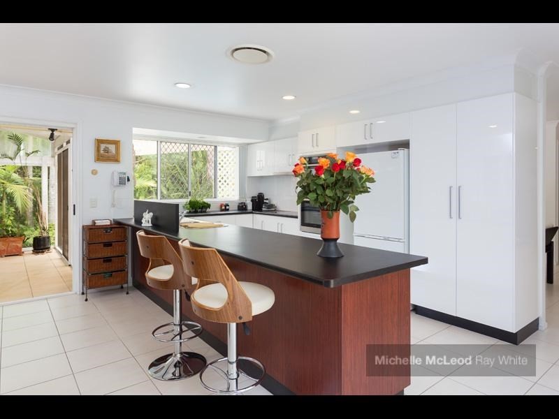 6 Kagoola Close, Chapel Hill QLD 4069