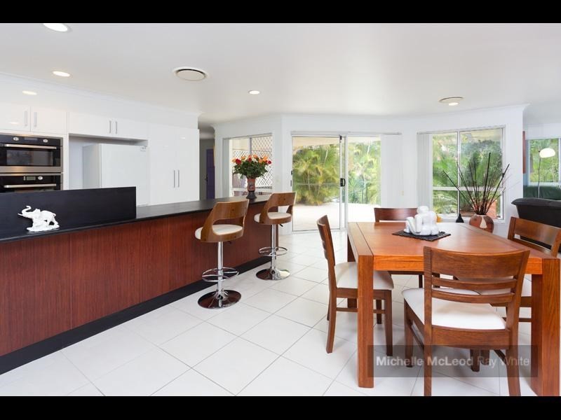 6 Kagoola Close, Chapel Hill QLD 4069