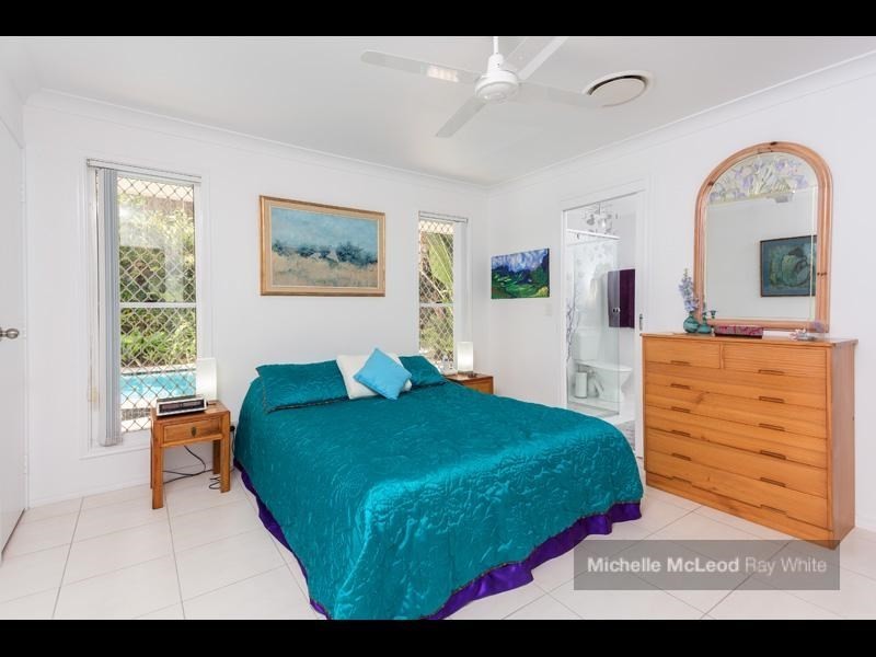 6 Kagoola Close, Chapel Hill QLD 4069