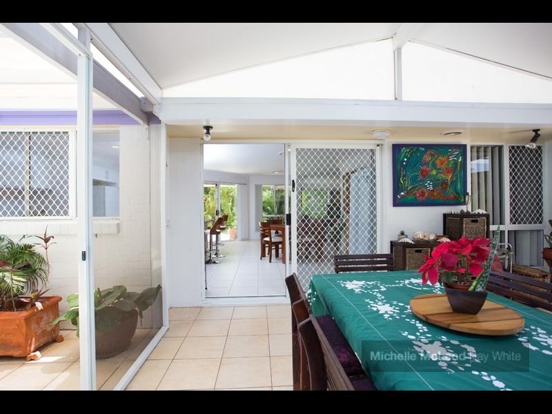 6 Kagoola Close, Chapel Hill QLD 4069