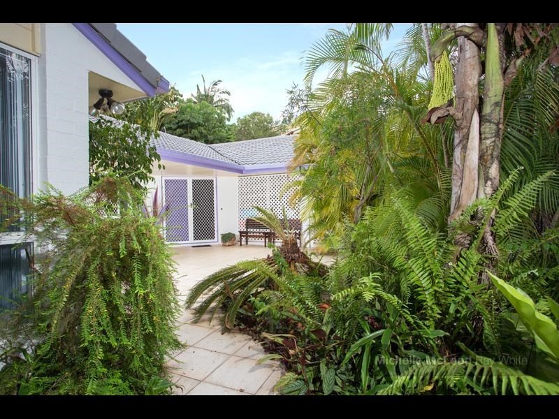 6 Kagoola Close, Chapel Hill QLD 4069