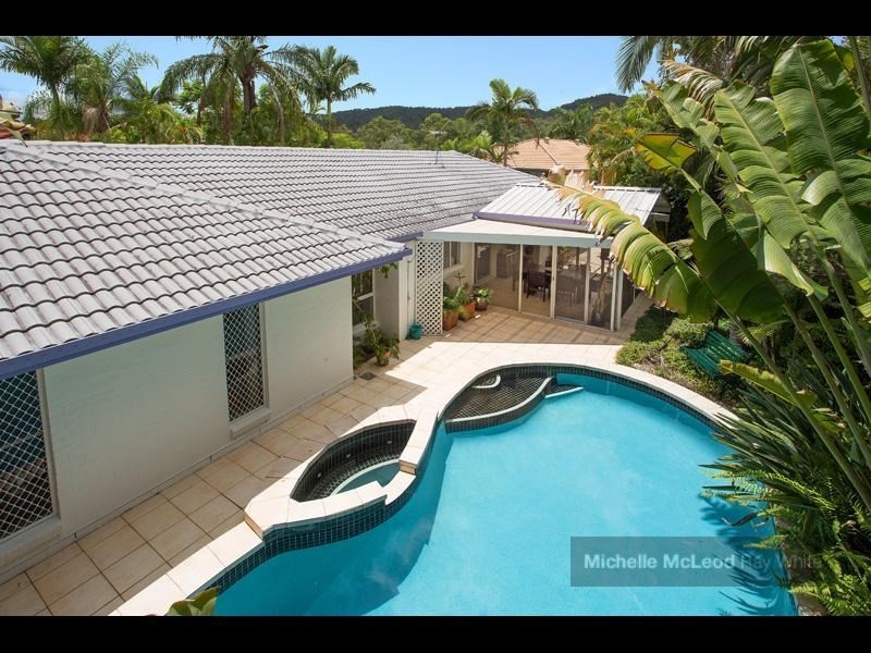 6 Kagoola Close, Chapel Hill QLD 4069