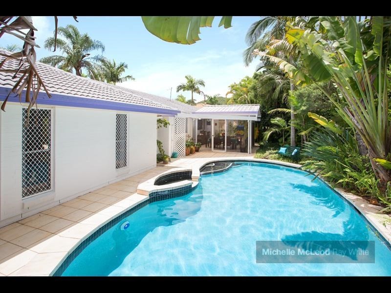 6 Kagoola Close, Chapel Hill QLD 4069