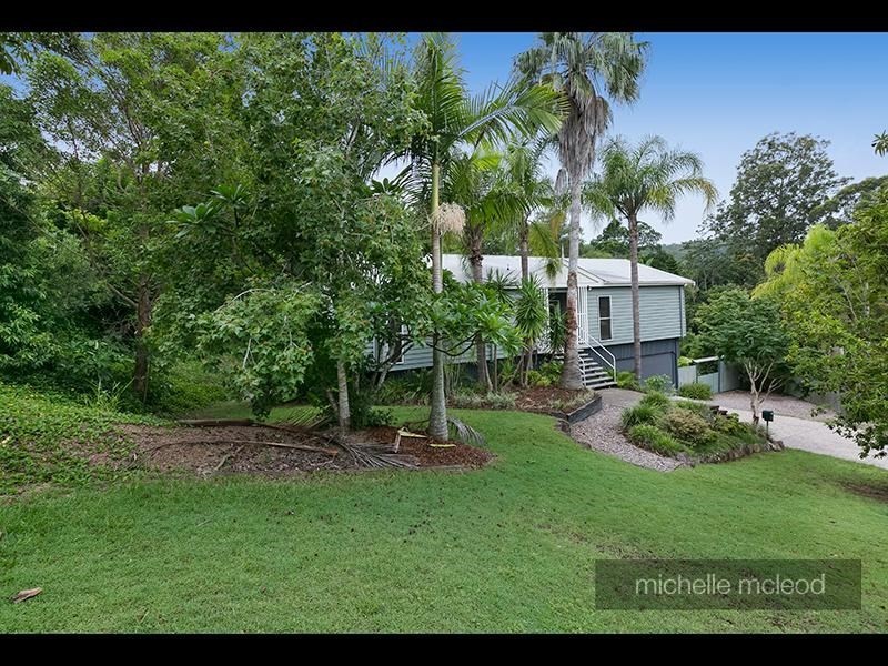 8 Torridon Close, Chapel Hill QLD 4069