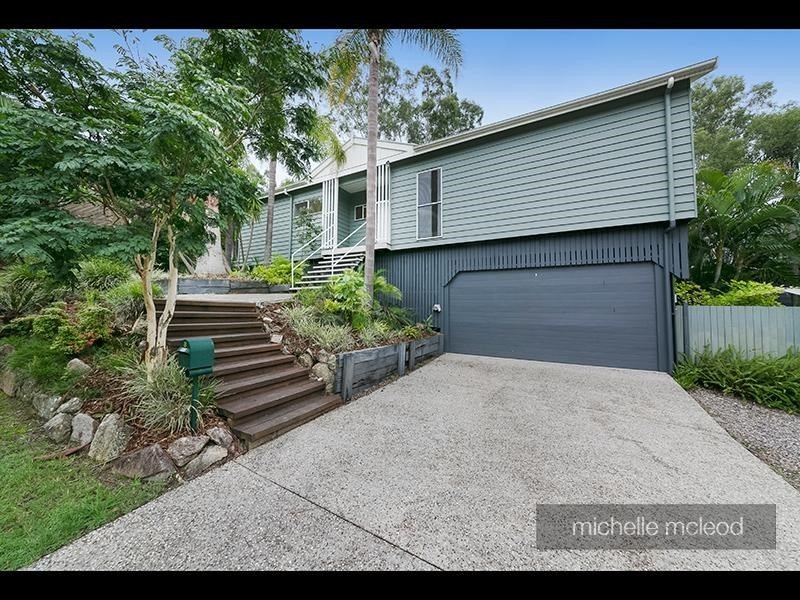 8 Torridon Close, Chapel Hill QLD 4069