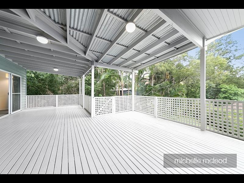 8 Torridon Close, Chapel Hill QLD 4069
