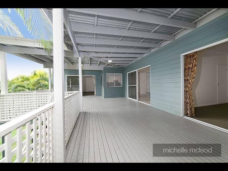 8 Torridon Close, Chapel Hill QLD 4069